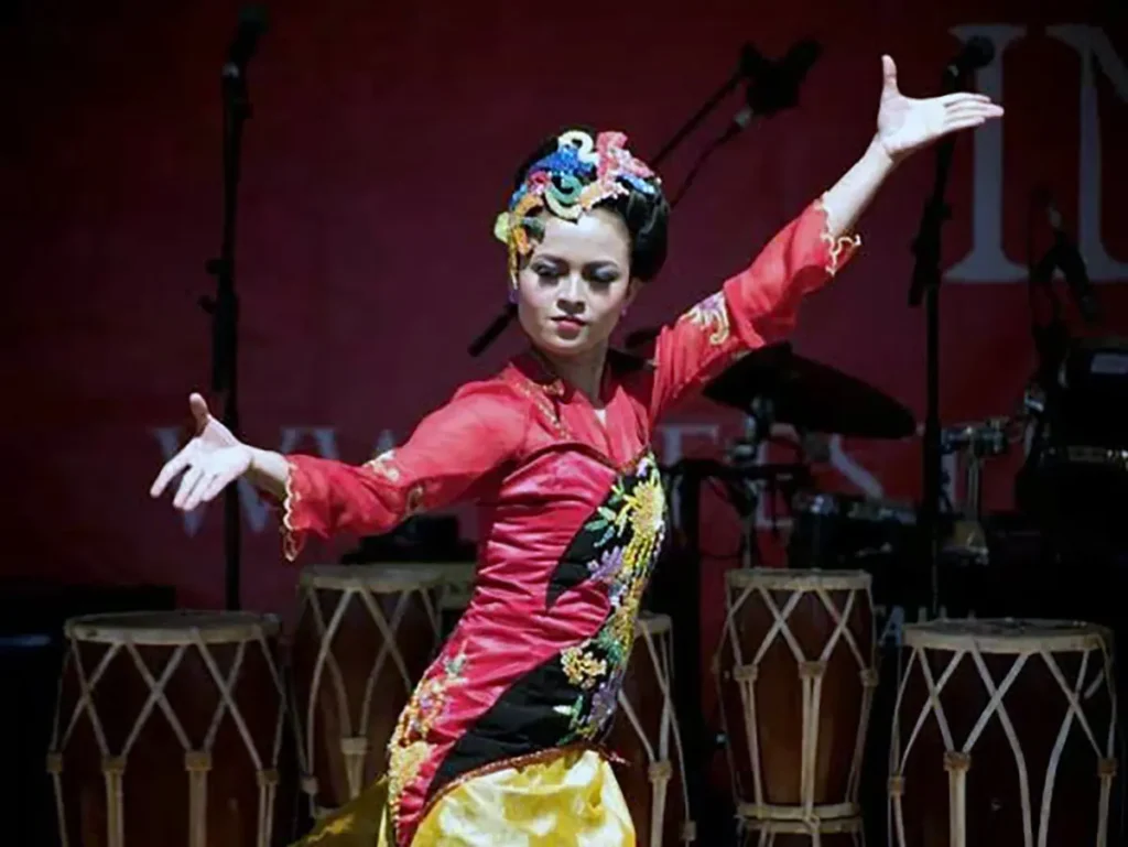 Tari Jaipongan: Tarian energik yang lahir dari Karawang