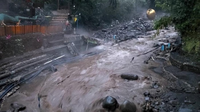 Banjir Bandang Wisata Guci Tegal