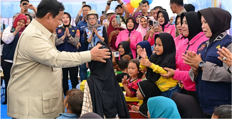 Prabowo tinjau pengungsi Agam